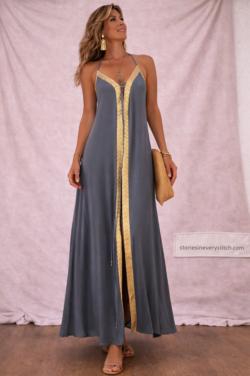 Elegant V-Neck Maxi Dress with Contrast Trim – Sleeveless Flowing Summer Style