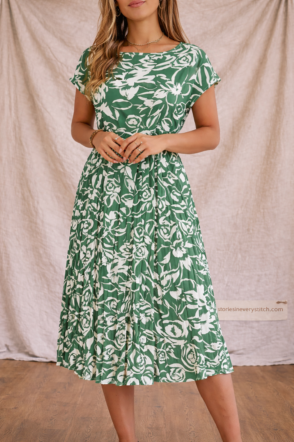 Floral Midi Dress with Short Sleeves and Crew Neck – Relaxed Flowy Fit