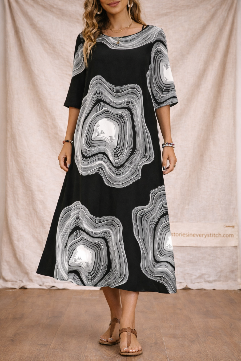 Abstract Print Maxi Dress with Short Sleeves – Relaxed Flowy Fit