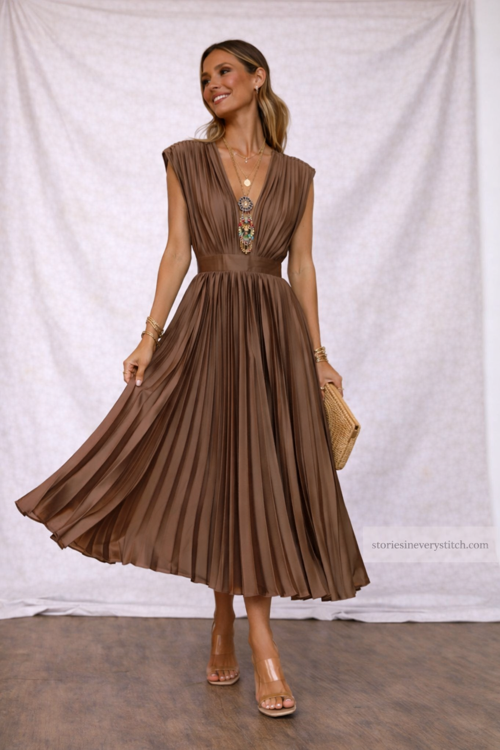 Women’s Pleated Maxi Dress – Elegant V-Neck Sleeveless Flowing Party Dress
