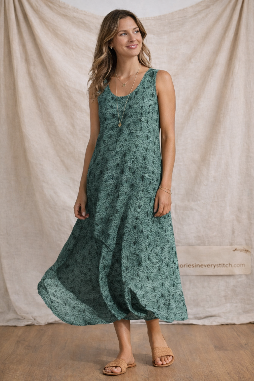 Sleeveless Leaf Print Flowy Midi Dress